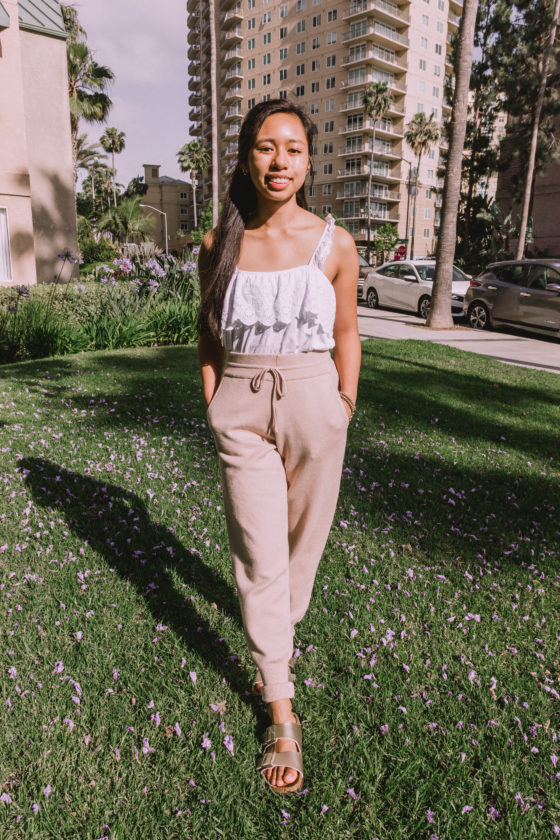 Do you need some inspiration on how to wear your joggers? Read this post to see 4 ways to style your joggers! I show you how you can easily dress them up or down. Be sure to read to the end to shop for some affordable pairs of joggers!